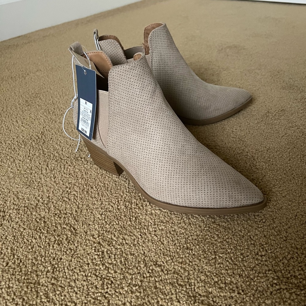 Nude/tan booties women’s size 8.5